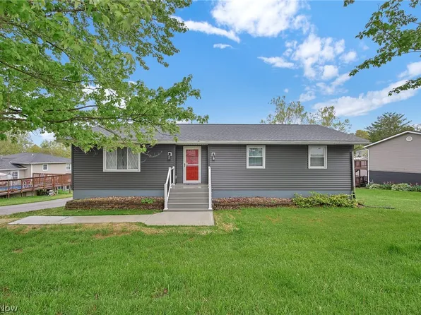 3285 Lakewood Dr, Zanesville, OH 43701