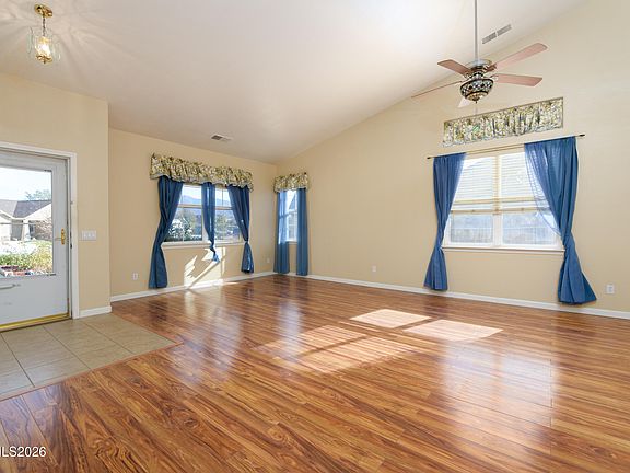 4th image of 214 Shady Grove Ln