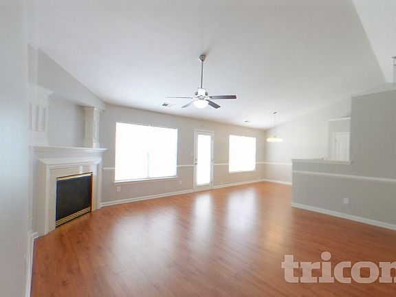 2nd image of 2009 Moonstone Ln