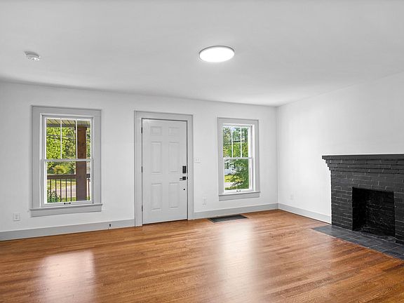 5th image of 301 Lakeview Dr