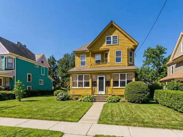 53 Nonotuck St, Holyoke, MA 01040