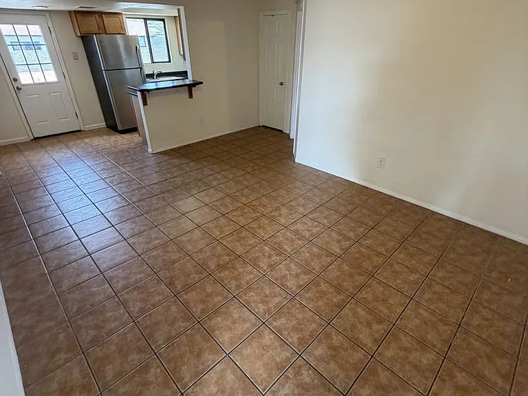 1336 E Mountain View Rd #105 — Photo 4