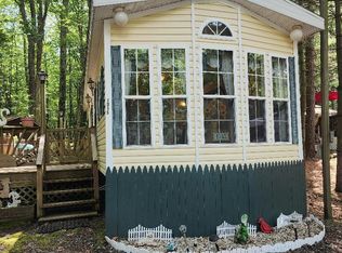 237 Village Dr E, Milford, PA 18337