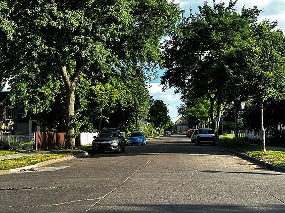 5th image of 2726 Oliver Ave N