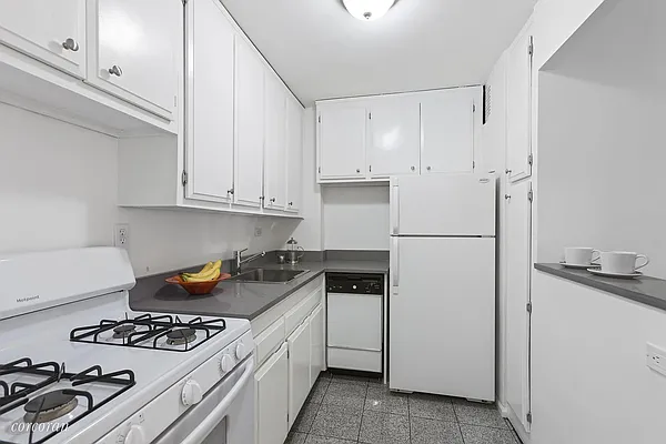 Sold by Corcoran | media 3