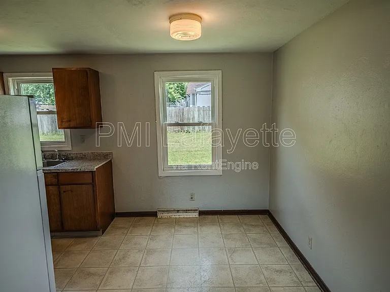 442 Lamplighter Ln — Photo 8