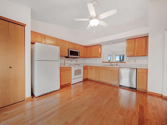 4th image of 2348 Hunterstown Dr