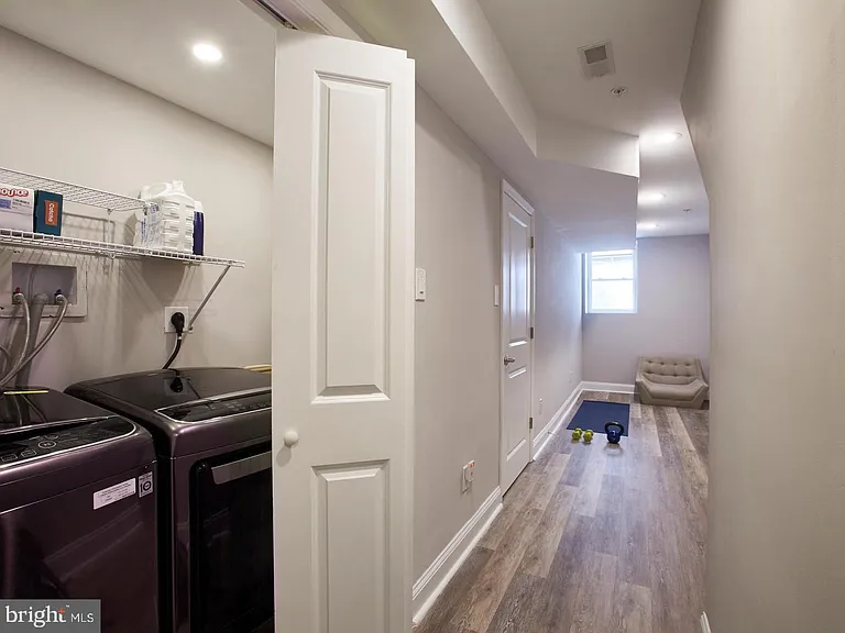 1320 S Bancroft St — Photo 20