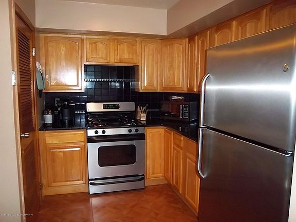 4th image of 21 Wolkoff Ln #A