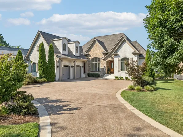 3033 Lakeshore Dr, Old Hickory, TN 37138