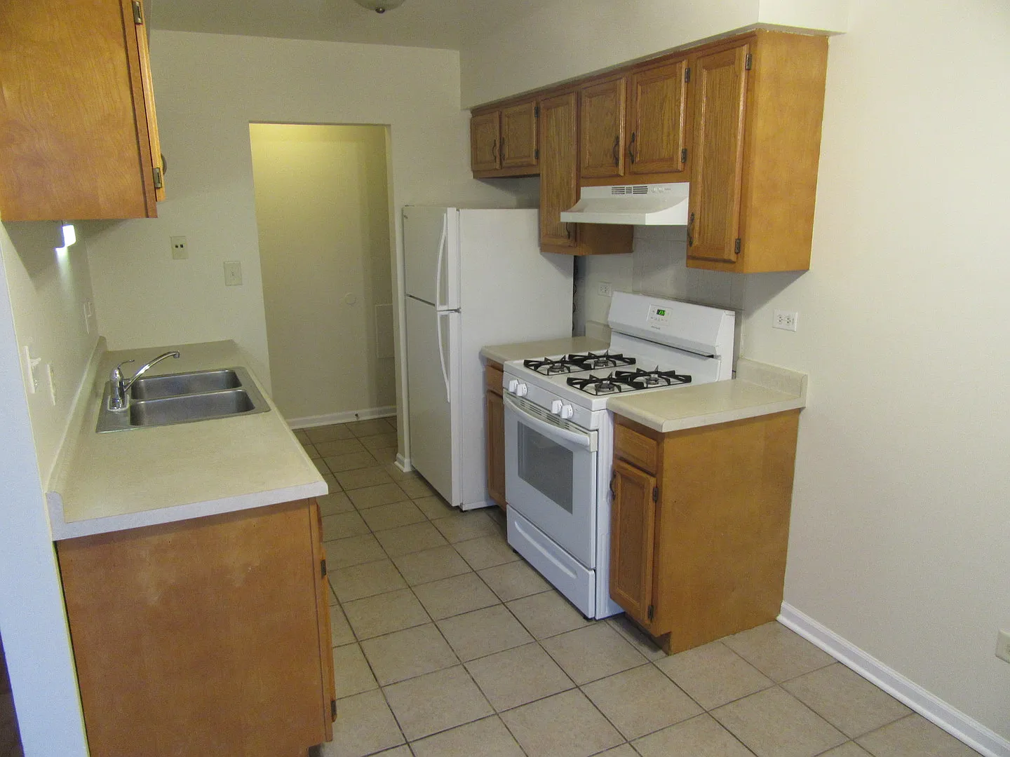 2 bed, 1000 sqft, $1,650 — Photo 2