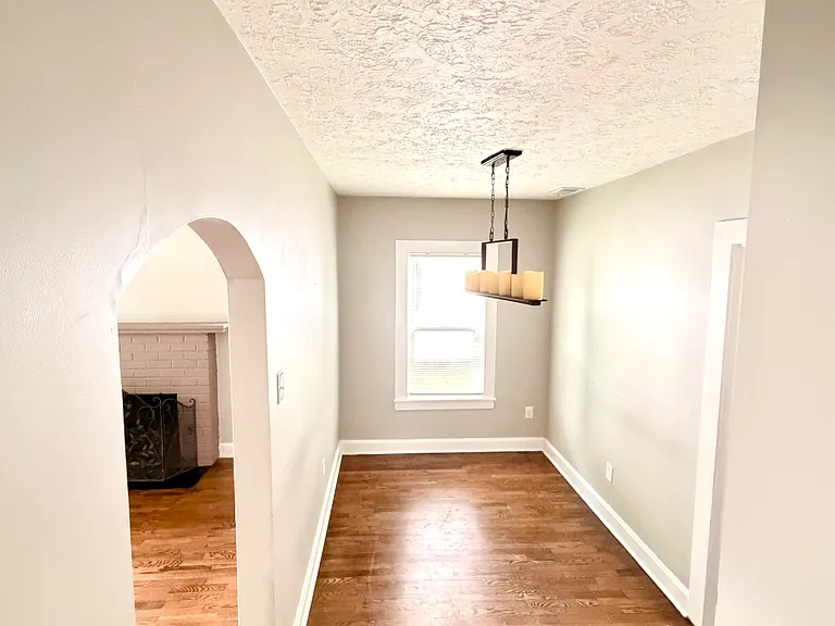 210 Linwood Dr — Photo 4