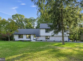 56 Westbrook Dr, Moorestown, NJ 08057