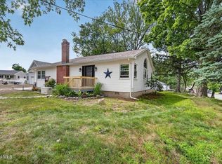 55 Hunting Rd, Albany, NY 12205