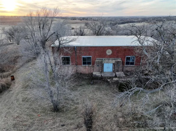 896 County Road 1470, Ninnekah, OK 73067