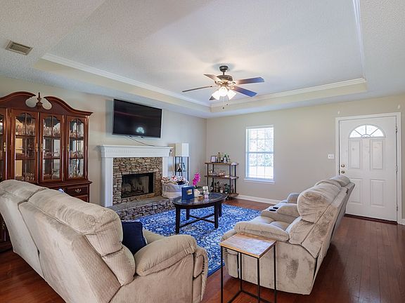 2nd image of 3993 Stratford Cir