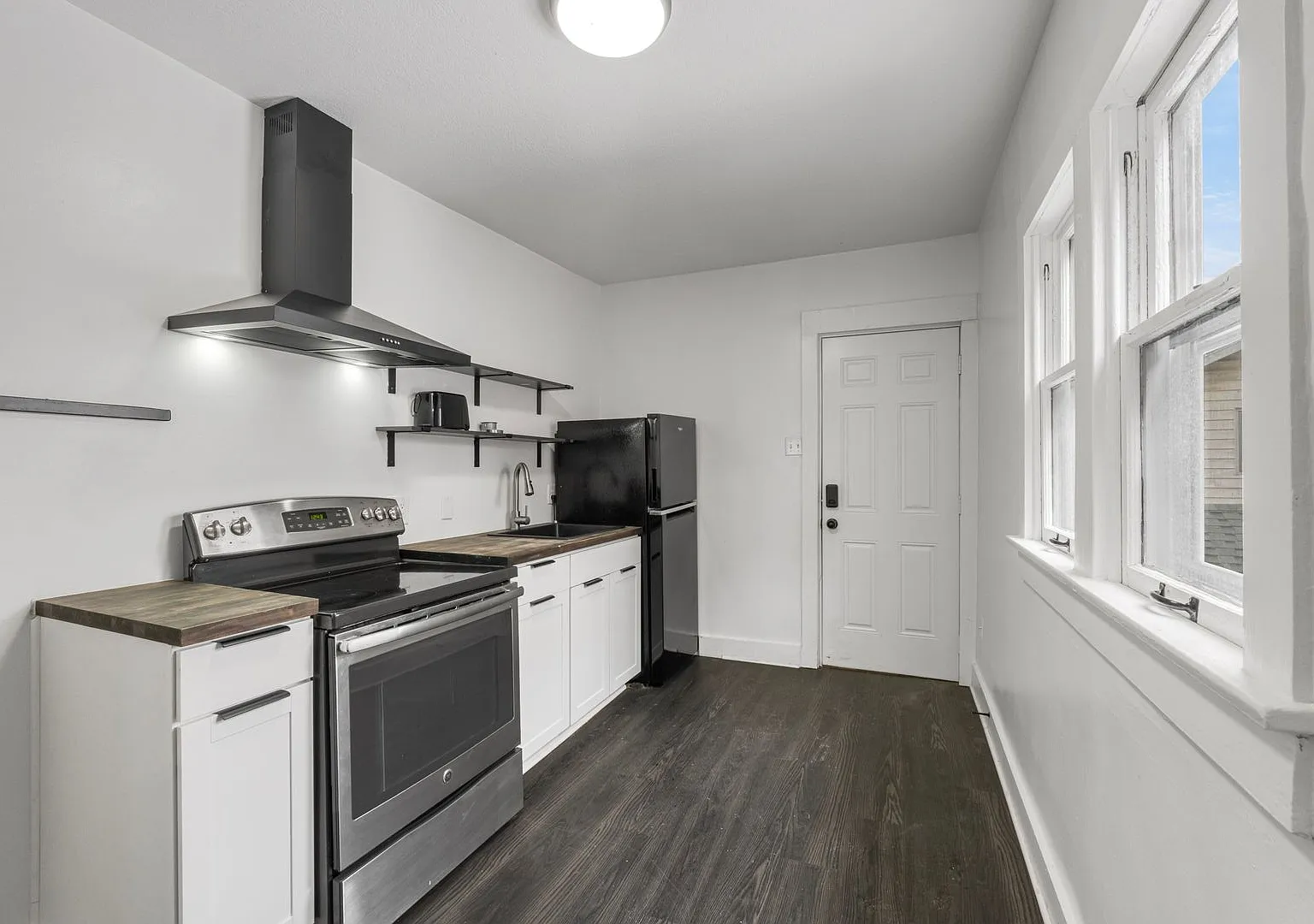849 Columbia Ave — Photo 3
