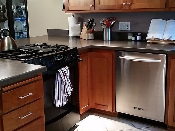 Great appliances and cooking space!