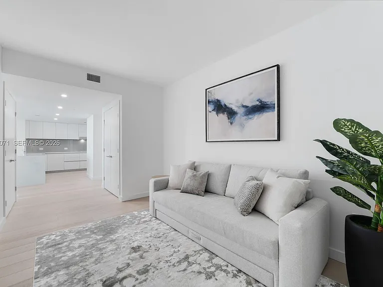 9221 E Bay Harbor Dr #610 — Photo 8