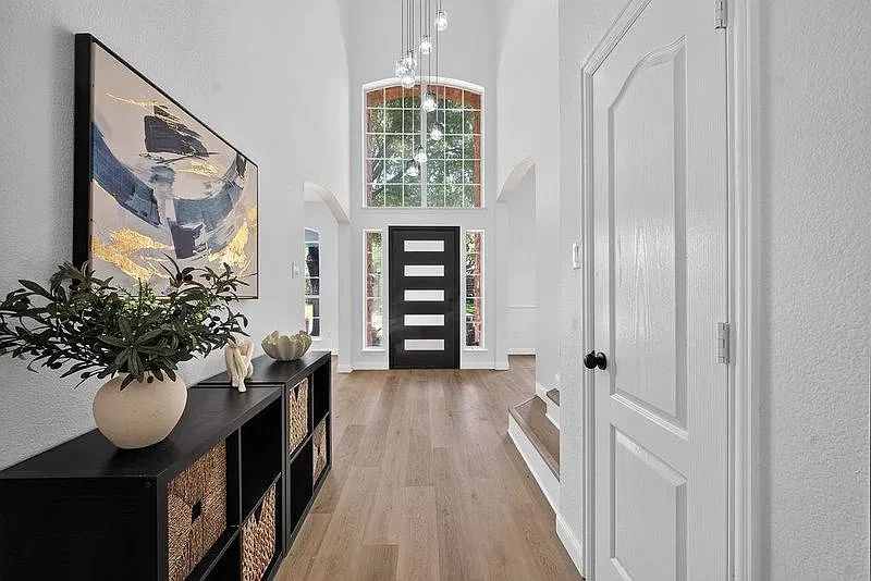 4 bed, 2.5 bath, 2416 sqft, $2,800 — Photo 4
