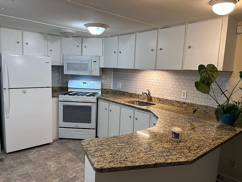 1st image of 286 Newbury St Lot 65