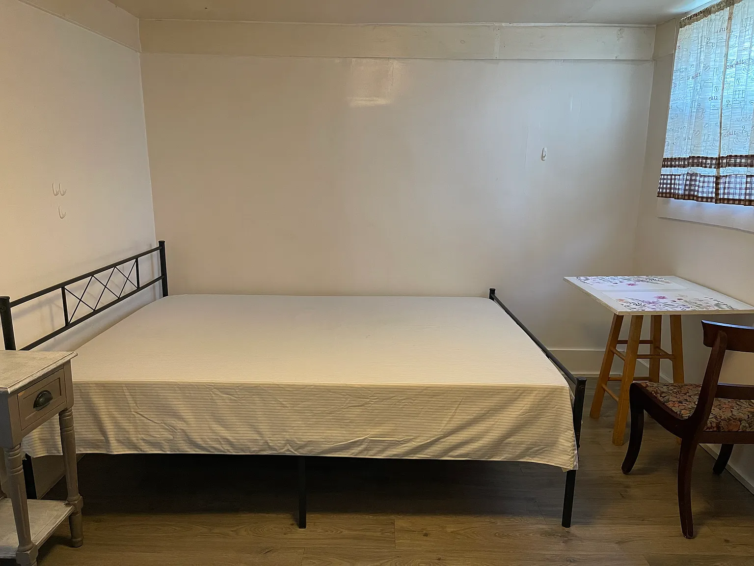 1 bed, 1600 sqft, $900 — Photo 2