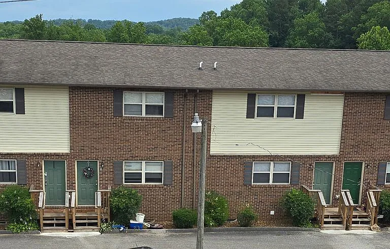 434 Hillside Dr — Photo 1