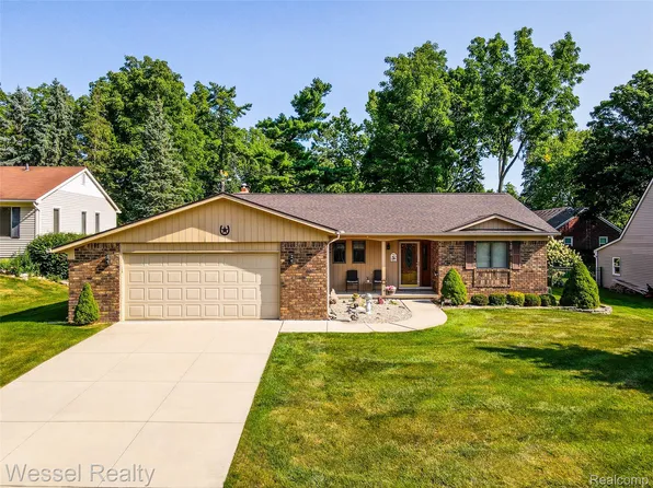 101 Michelle Dr, Romeo, MI 48065