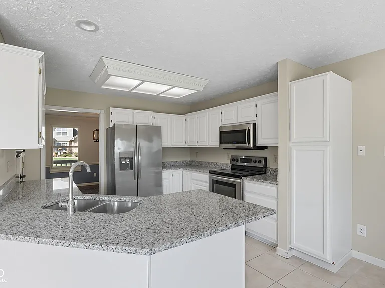 7975 Meadow Bend Cir — Photo 19