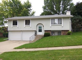 2506 Apache Dr, Sioux City, IA 51104