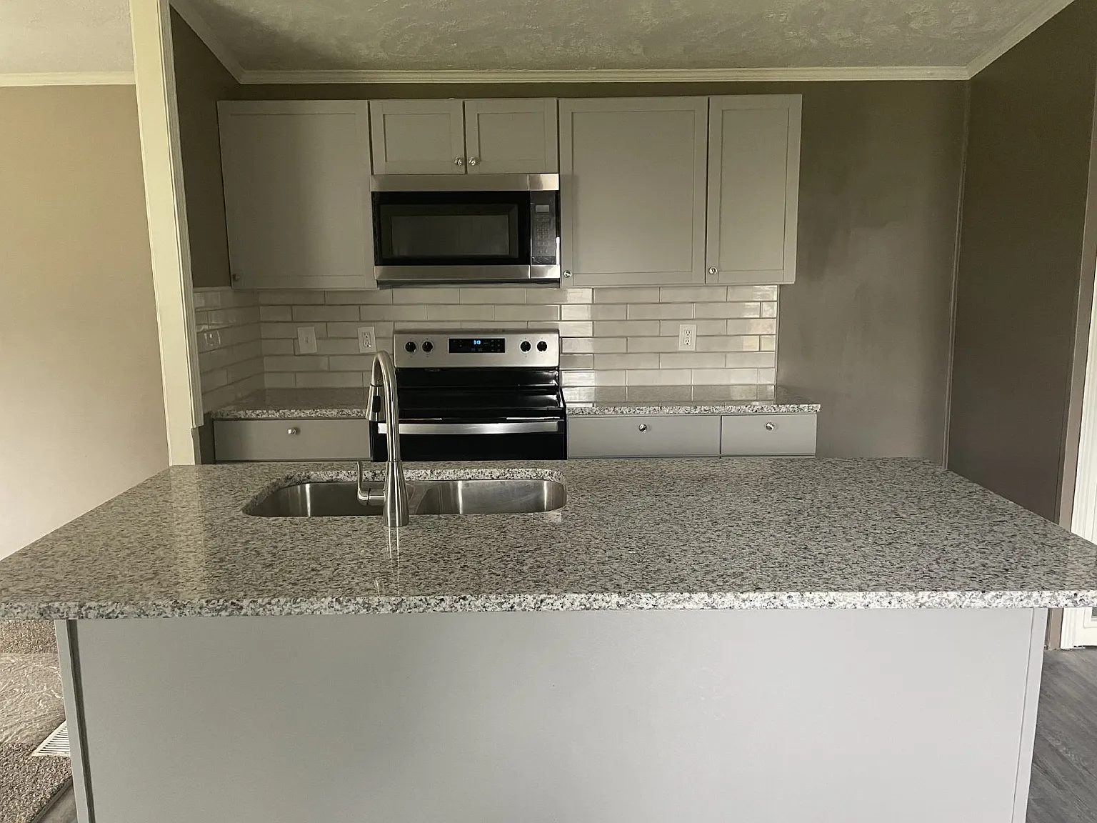3 bed, 2.0 bath, 1280 sqft, $1,000 — Photo 3