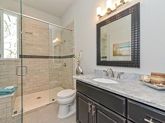 4th image of 2308 Holly St #B