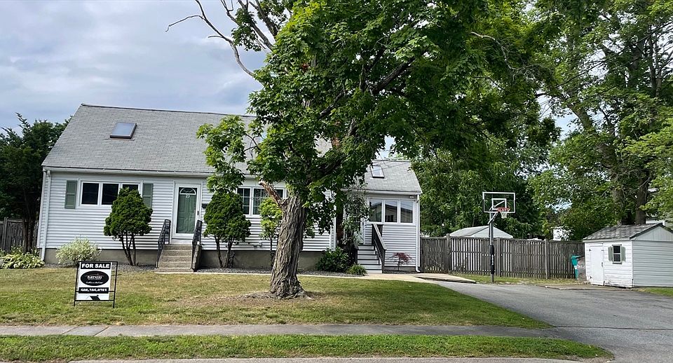 1st image of 23 Wellington Dr