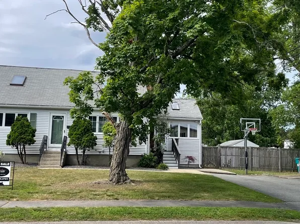23 Wellington Dr, Hudson, MA 01749