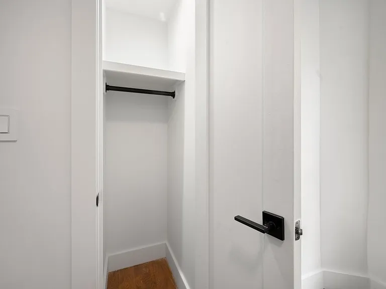 629 E 5th St #21 — Photo 8