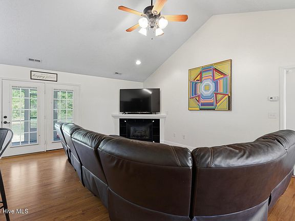 5th image of 382 Carolina Pines Boulevard
