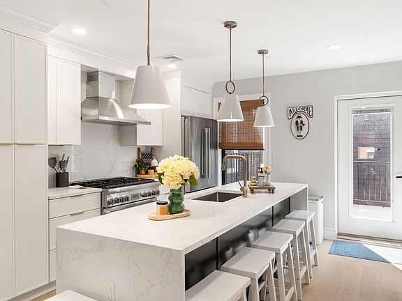 5th image of 82 Endicott St APT 3