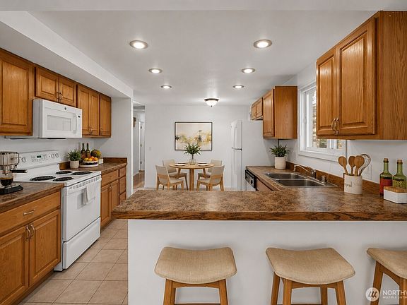 5th image of 20010 8th Avenue S