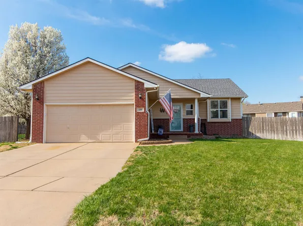 600 E Laramie Cir, Maize, KS 67101