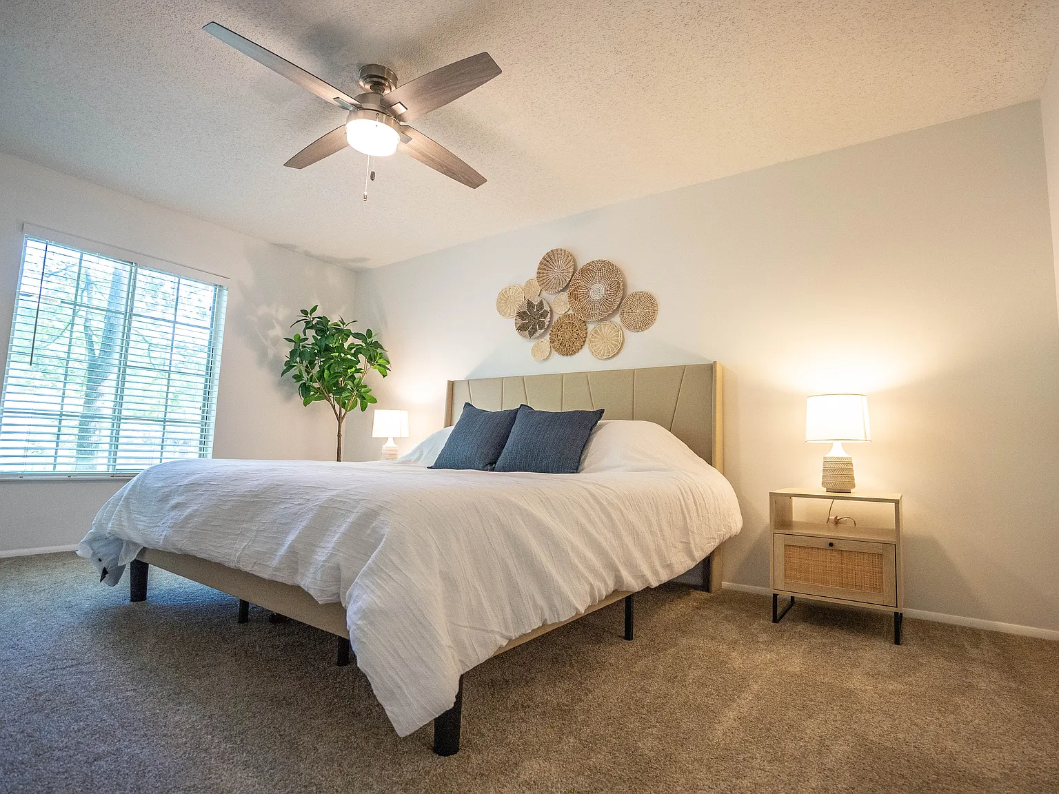 3 bed, 2.5 bath, 1670 sqft, $2,400 — Photo 3
