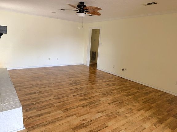 5th image of 3612 Meadow Oaks Ln