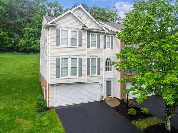 8201 Club Side Dr, Mars, PA 16046