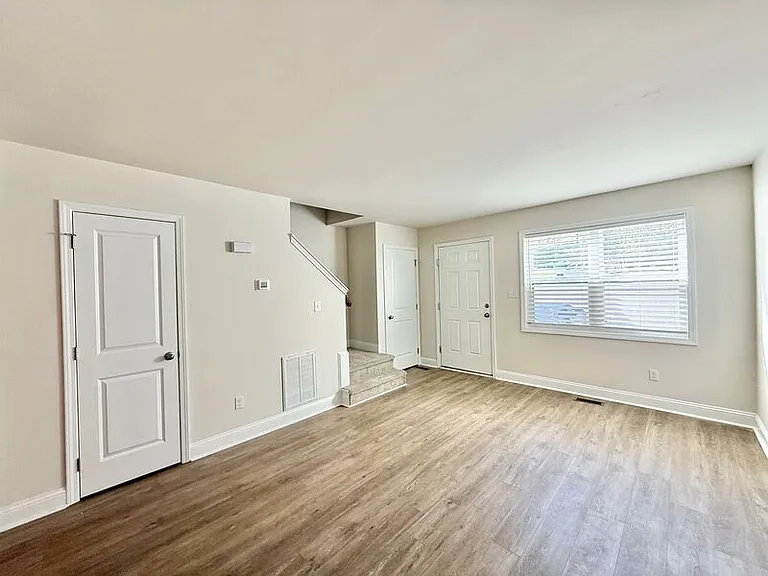 212 N Peartree Ln #C — Photo 3