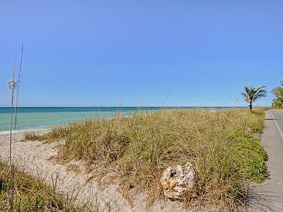 3rd image of 15411 Captiva Dr #8B