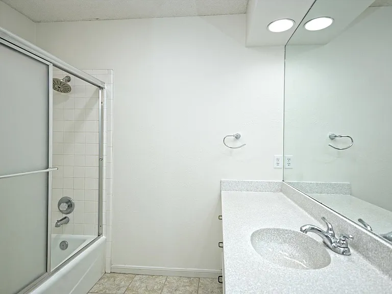 105 Crescent Blf — Photo 14