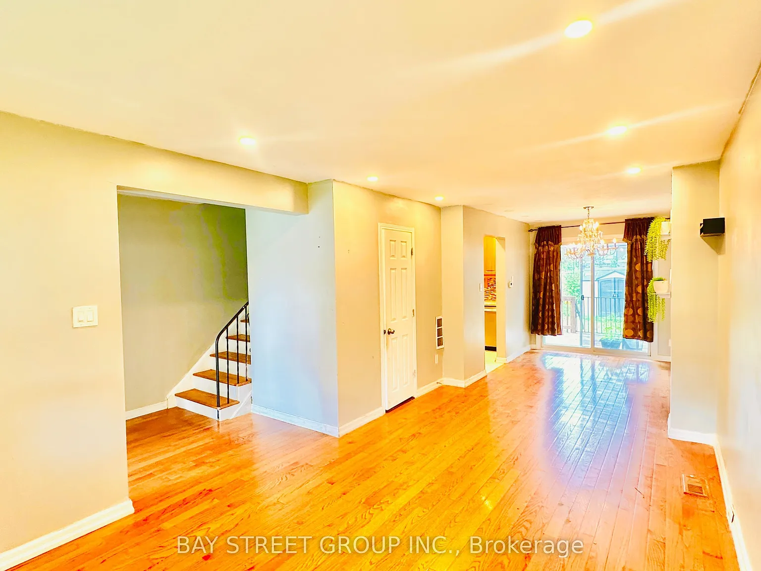 3 bed, $2,900 — Photo 1