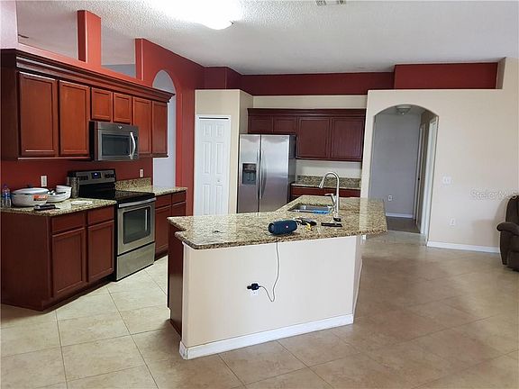 4th image of 1104 Gardanne Ct
