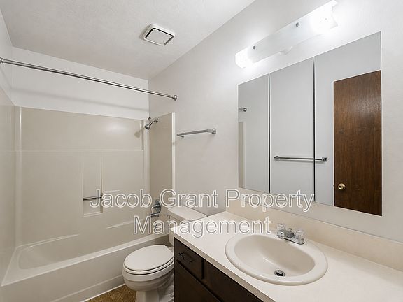 5th image of 796 Whittier St APT 1