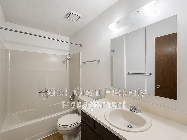 796 Whittier St #1 — Photo 5