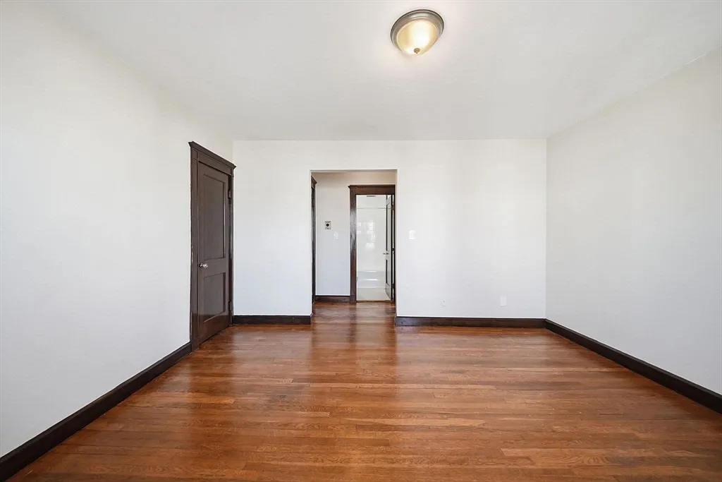 Building Photo - 39 Richardson Ave #3